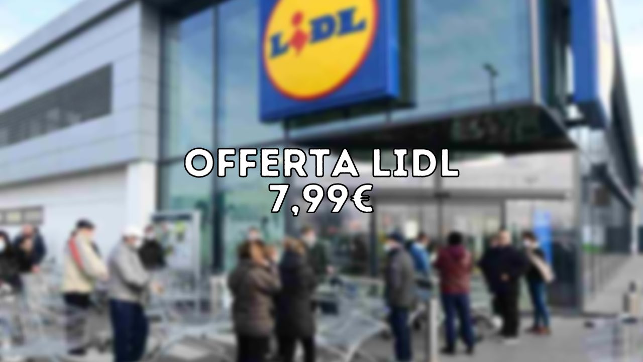 Gente in coda alla Lidl