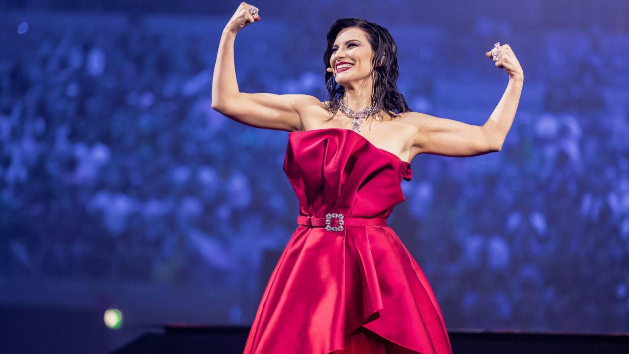Laura Pausini in vestito rosso