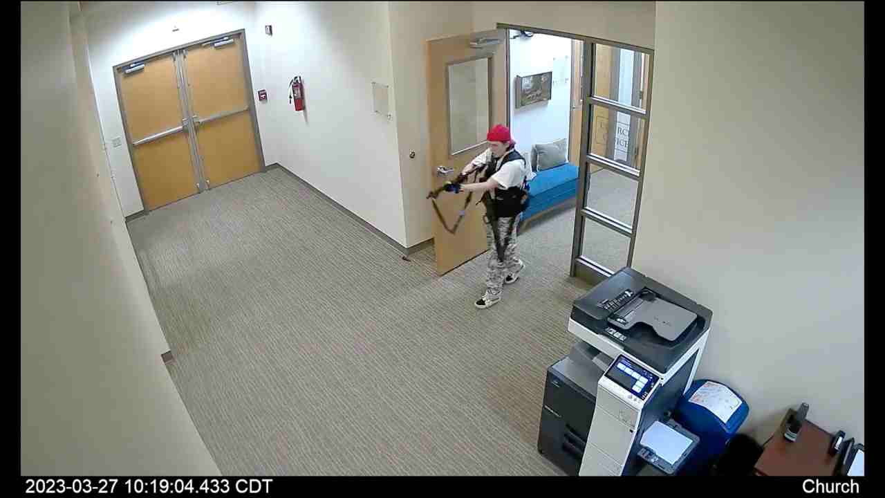 Le immagini delle telecamere della scuola