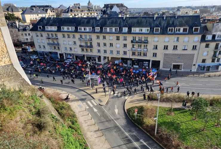 Le proteste contro la nuova riforma delle pensioni in Francia