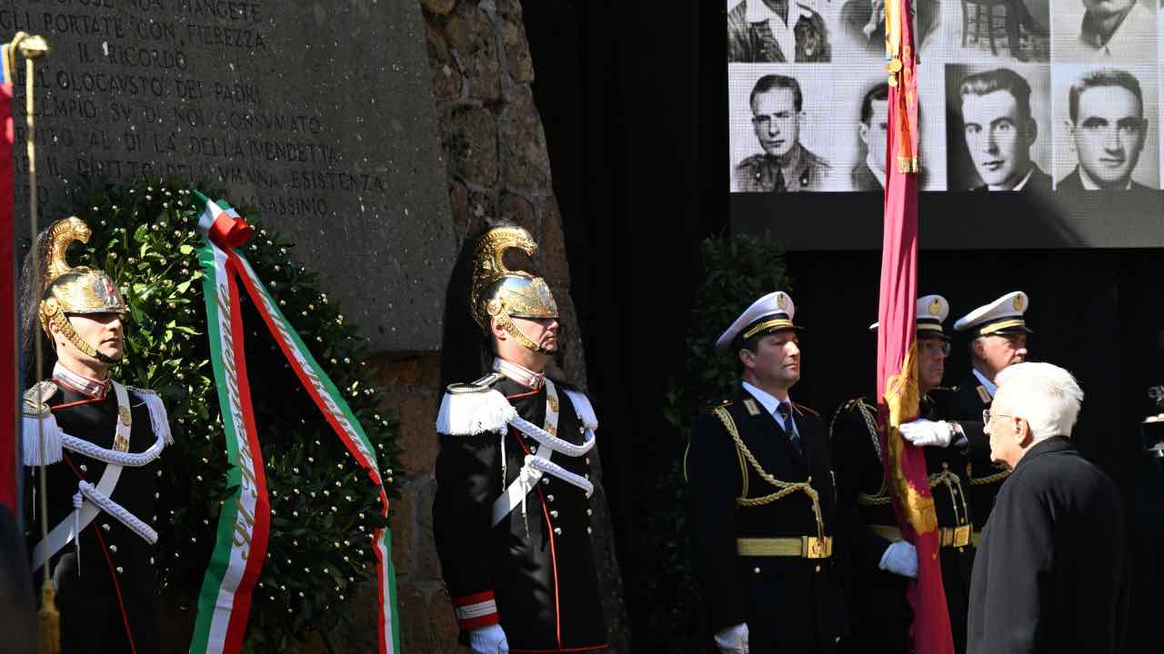 Mattarella alle Fosse Ardeatine