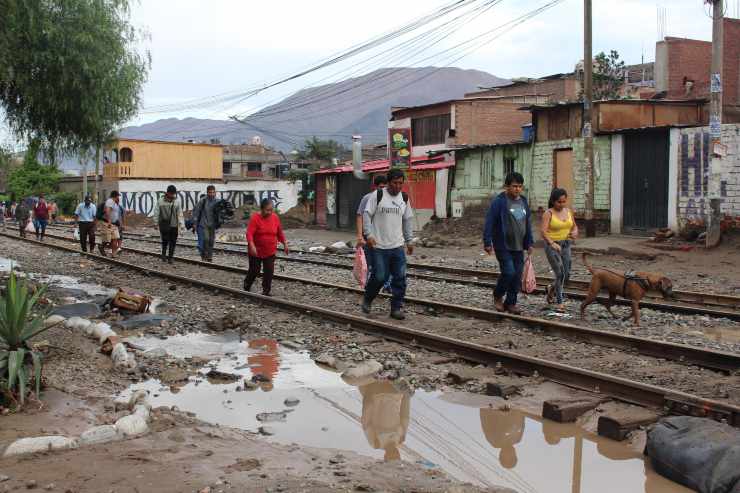 Persone che camminano in Perù
