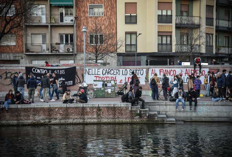 Presidio anarchico lungo la Darsena a Milano per protestare contro il 41 bis