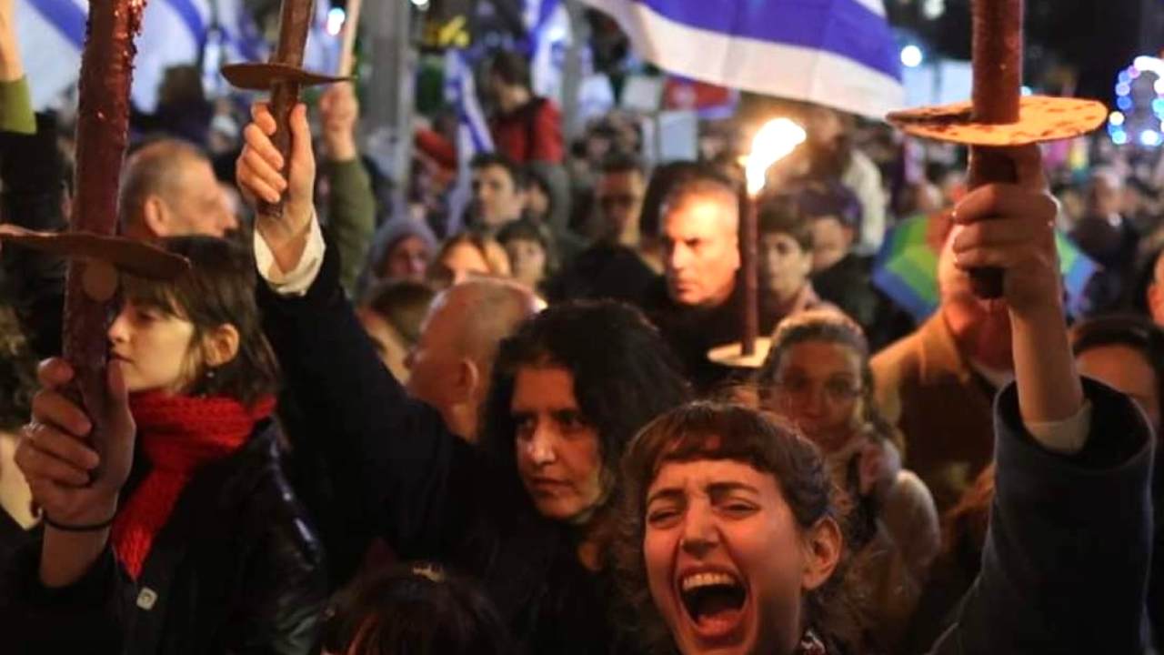 Proteste a Tel Aviv contro Netanyahu 