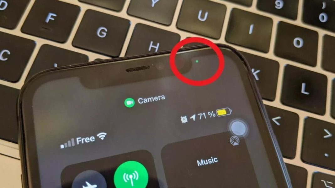 Cos'è quel puntino in alto a destra che compare sullo schermo? Il vero