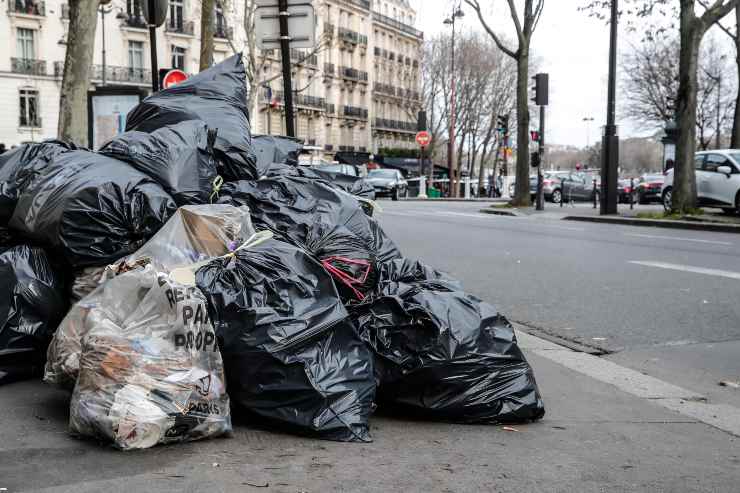 Rifiuti in strada a Parigi