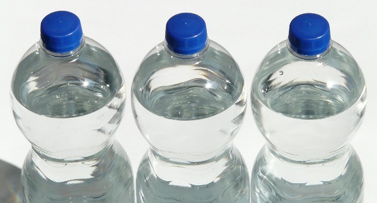 Riutilizzare le bottiglie di plastica
