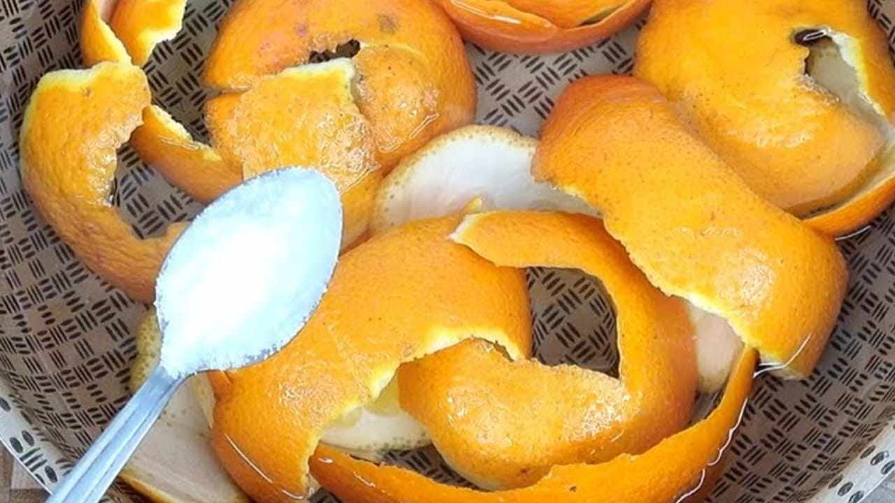 Sale nelle bucce d'arancia