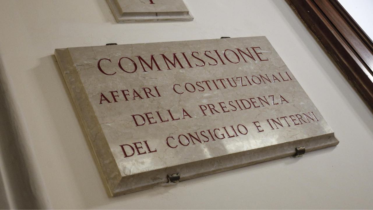 Targa aula della Commissione Affari Costituzionali della Camera