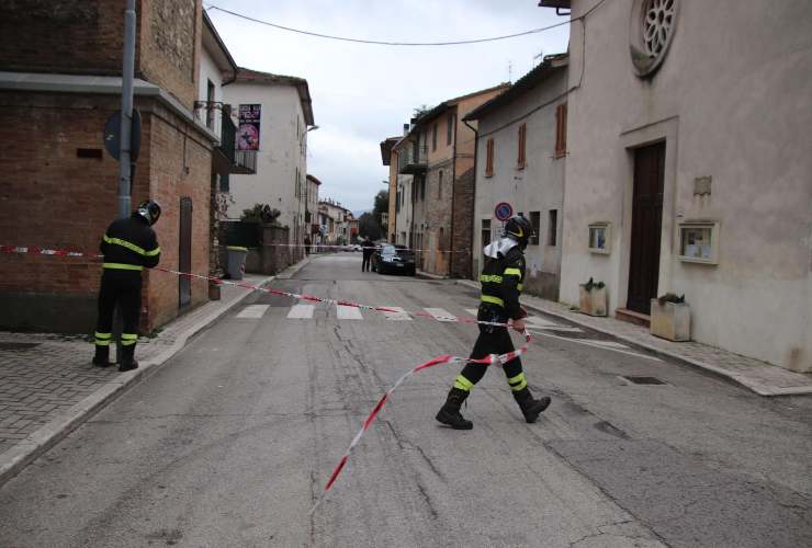 Vigili del Fuoco a lavoro dopo sisma in Umbria 