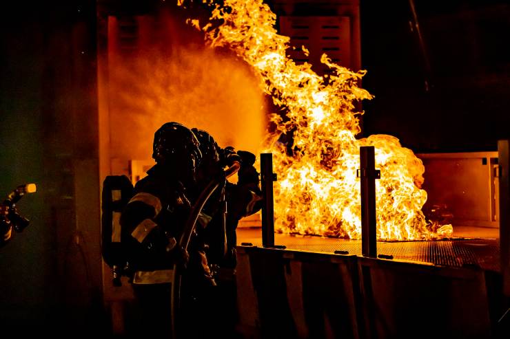 Roma, appartamento in fiamme