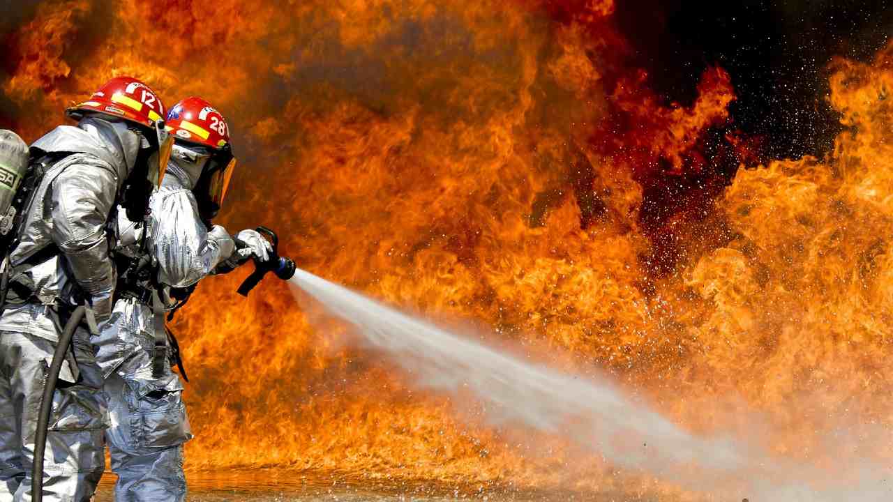 Vigili del fuoco e fiamme