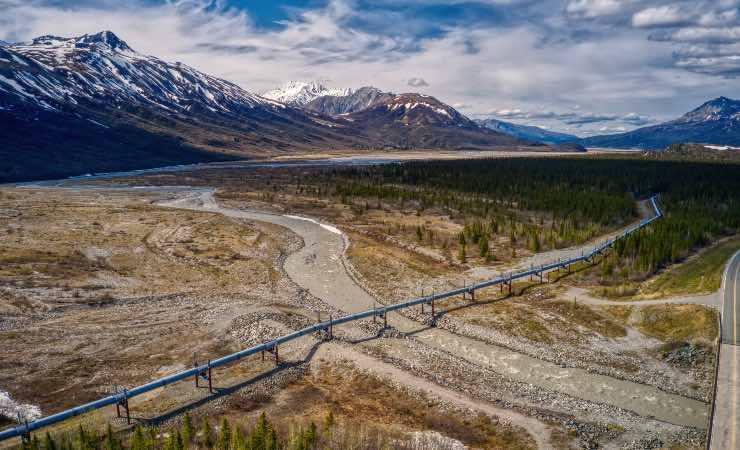 Vista aera del maggior oleodotto in Alaska 