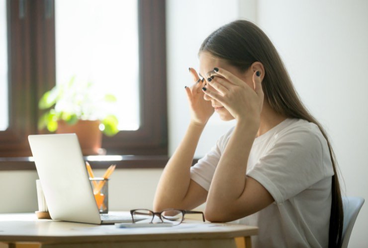 adolescente stanca