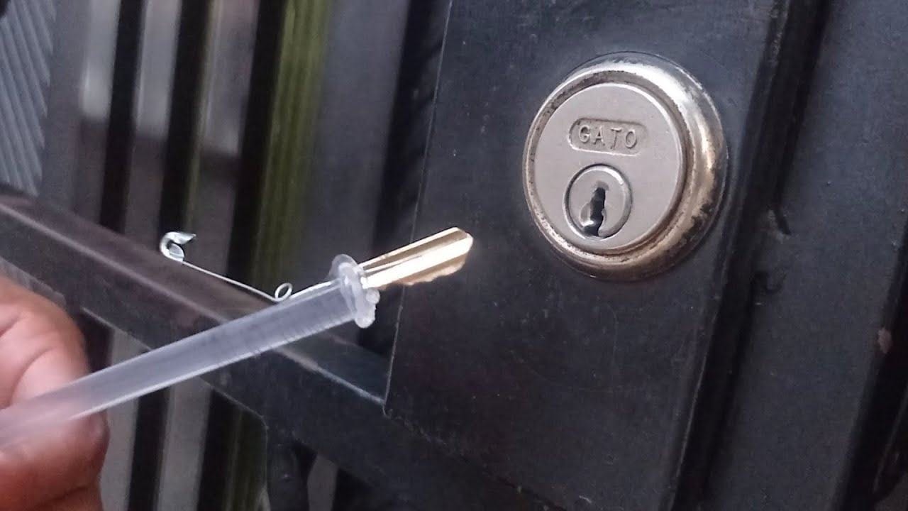 Chiave rotta incastrata nella serratura