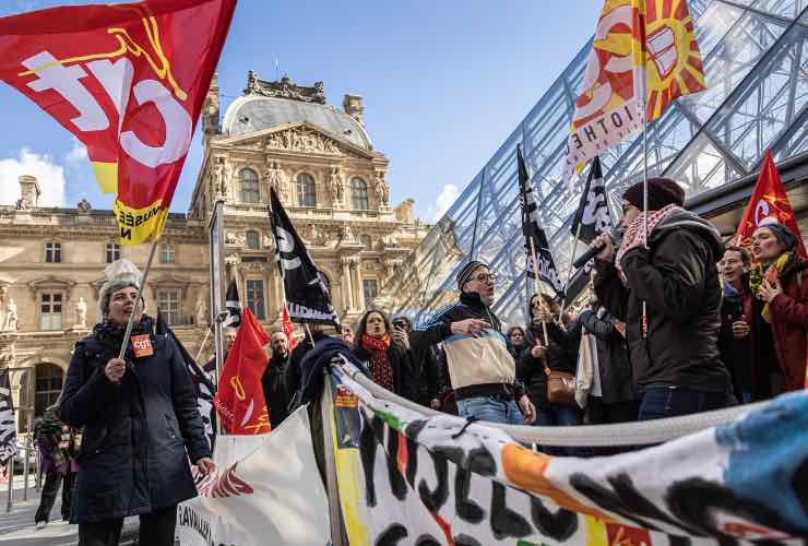 giovani in protesta