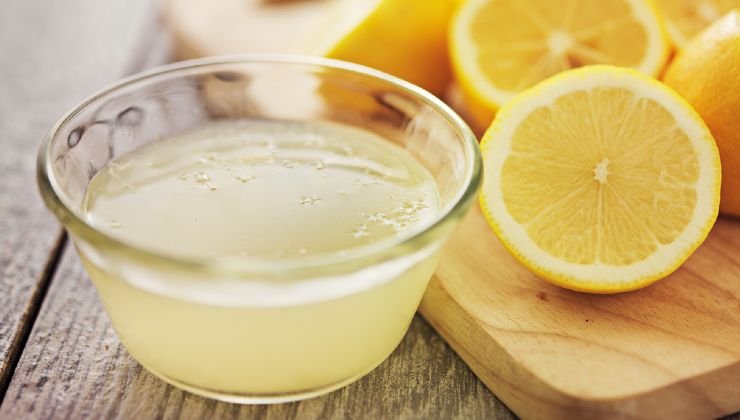 limone per gli aloni di pipì