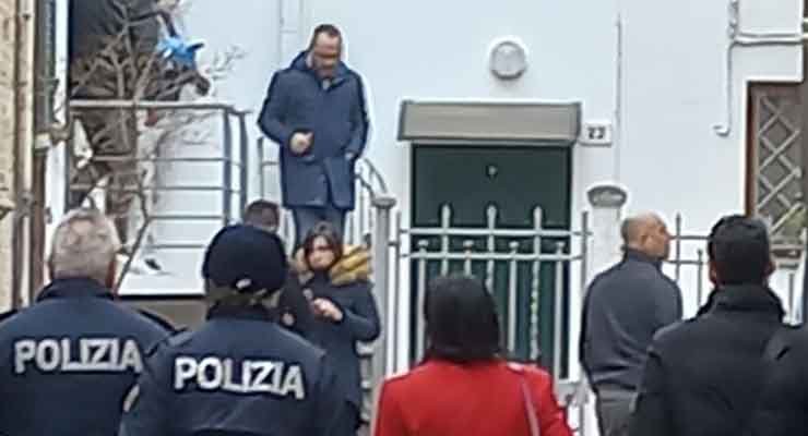 Polizia sulla scena del delitto di Pierpaolo Panzieri