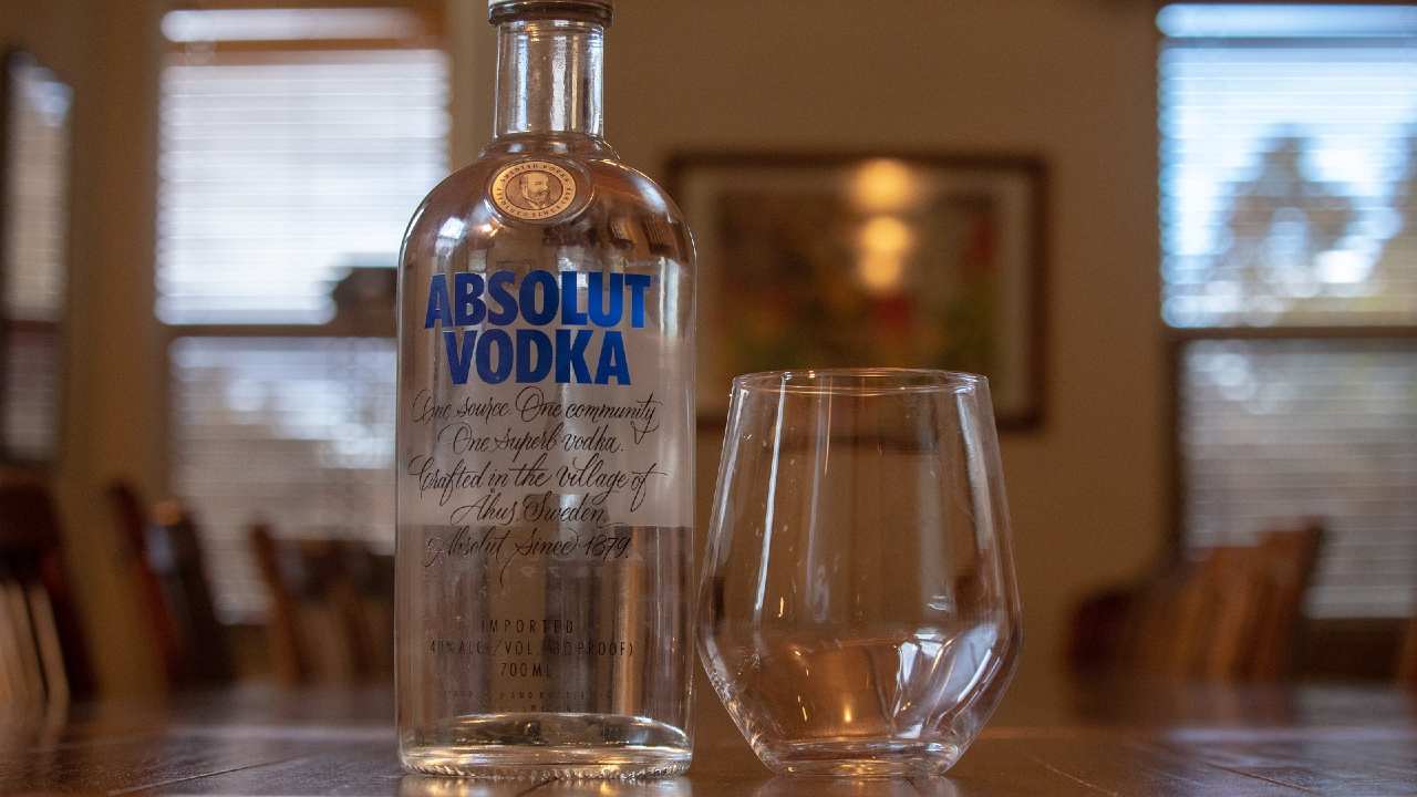 Absolut Vodka e un bicchiere