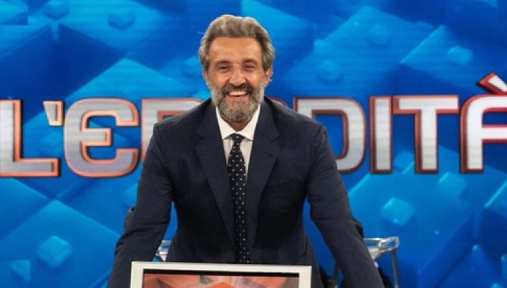 Flavio Insinna titolo di studio