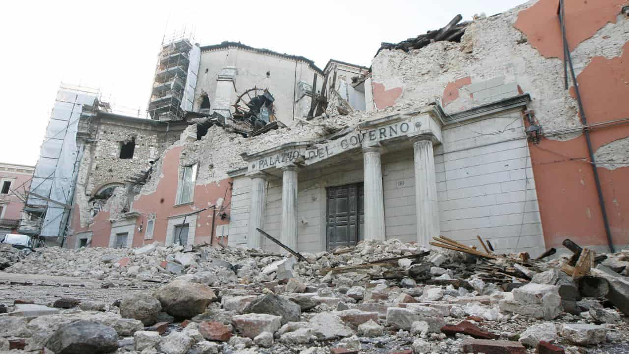Il palazzo del governo crollato a L'Aquila