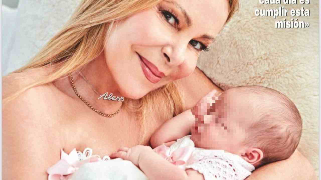 La copertina di Hola