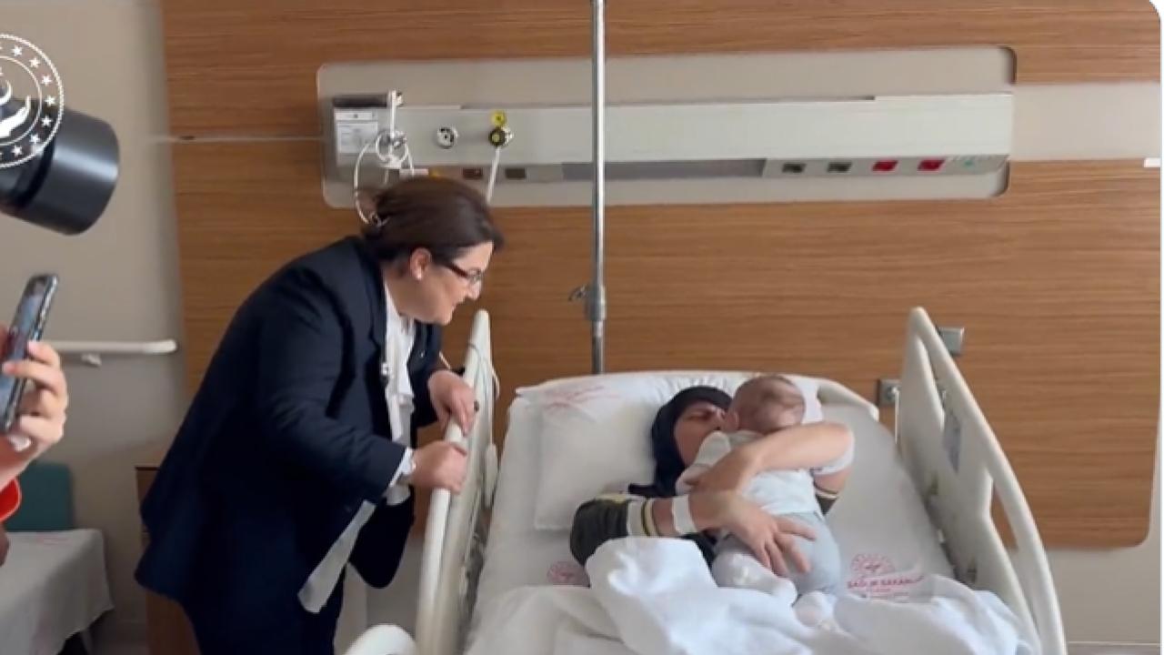 L'abbraccio tra la piccola Gizem e sua madre