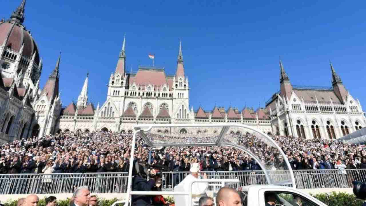 L'arrivo del Papa in Piazza Kossuth Lajos