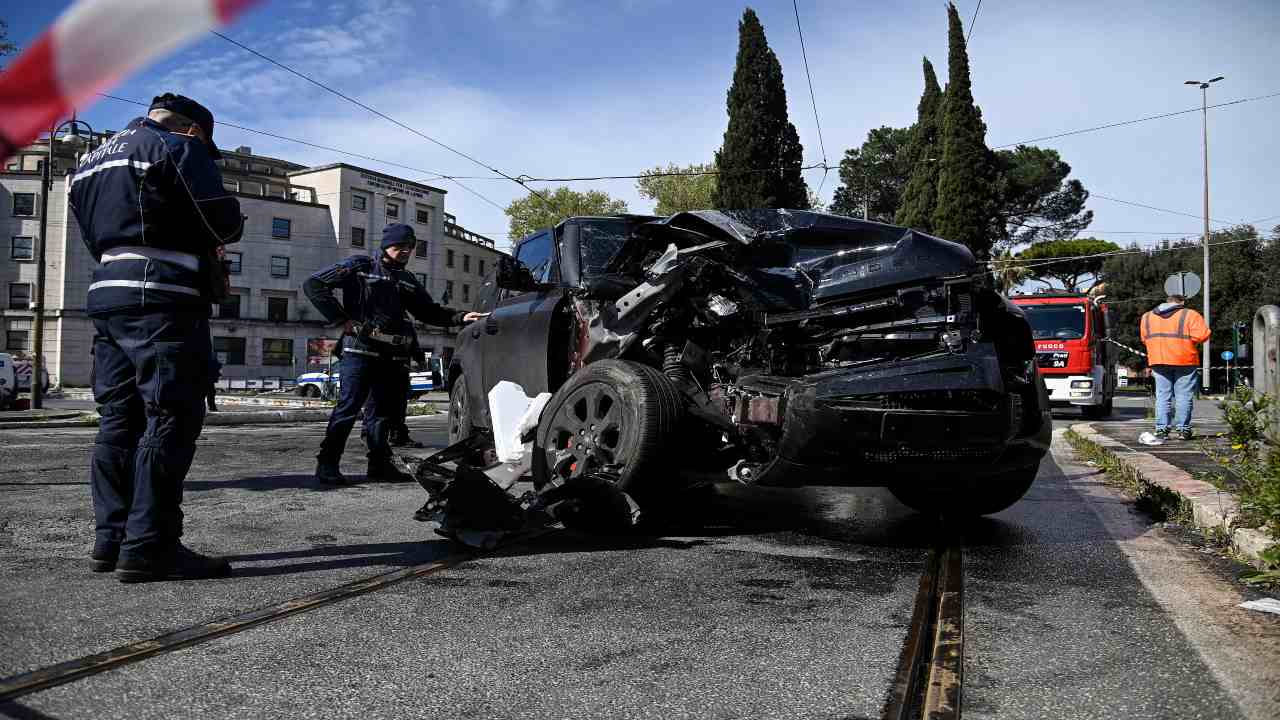 L'auto di Ciro Immobile dopo l'impatto con il tram