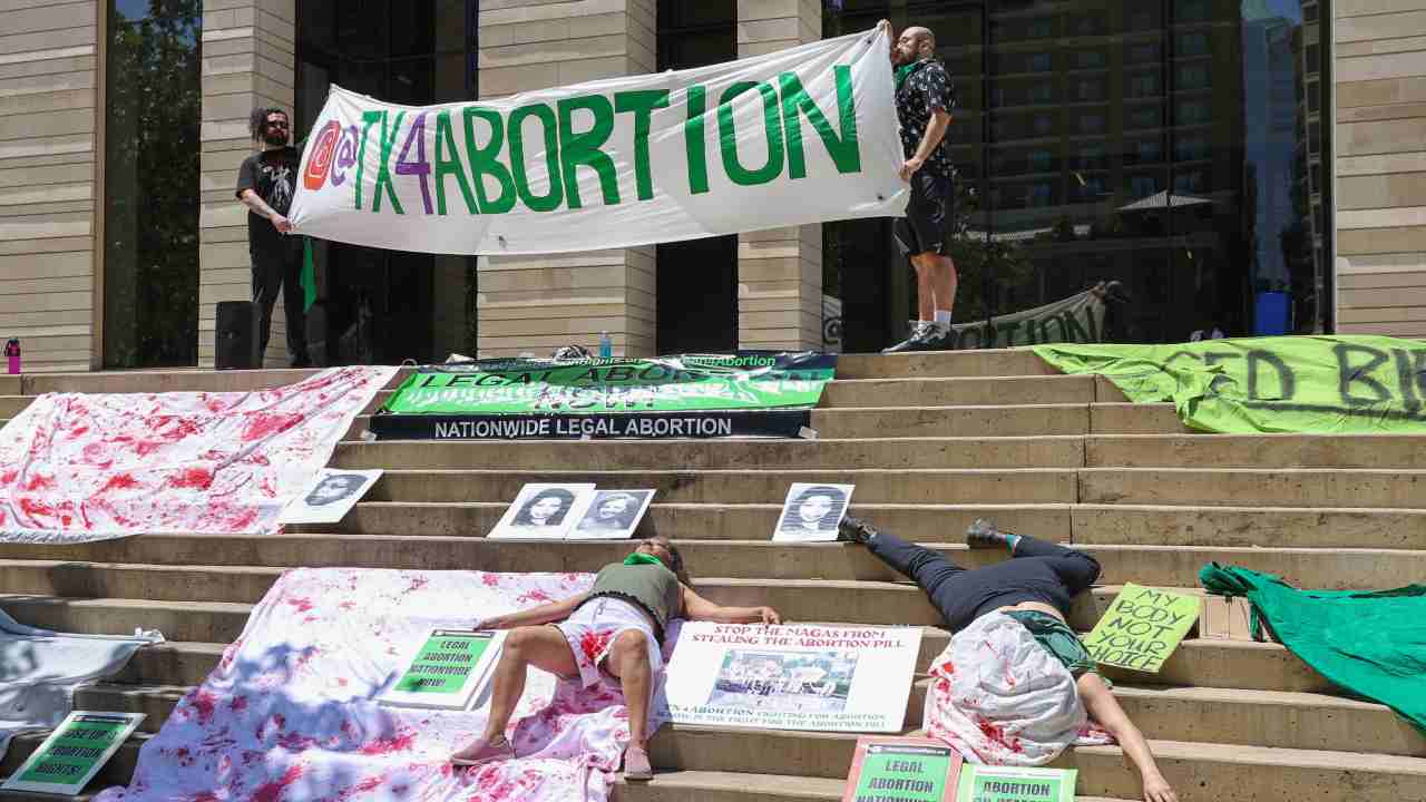 Manifestazione contro il divieto di aborto