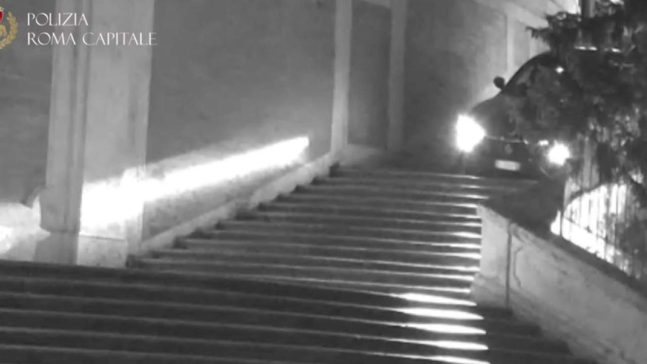 Maserati sulla scalinata di Trinità dei Monti