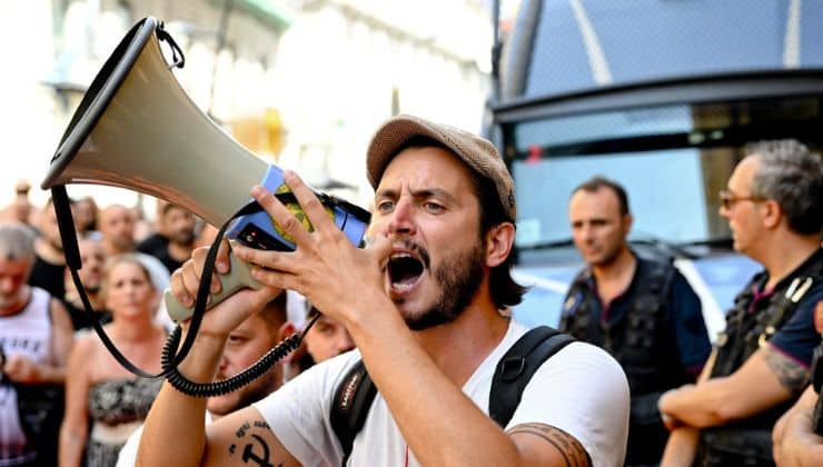 Persona che fa sciopero