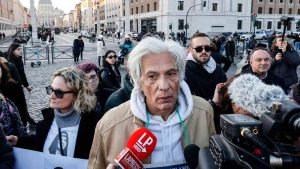 Pietro Orlandi parla con i giornalisti