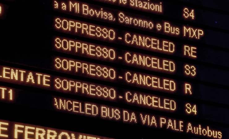 Stazione Cadorna, display con regionali cancellati