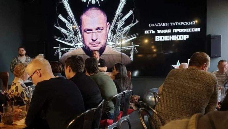 Tatarsky nel caffè a San Pietroburgo 