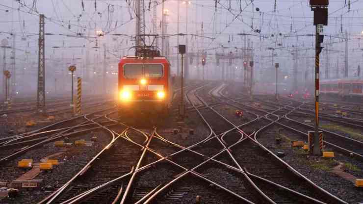 Treno sui binari