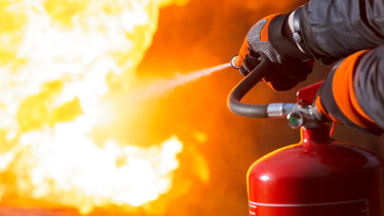 Vigile del fuoco a lavoro