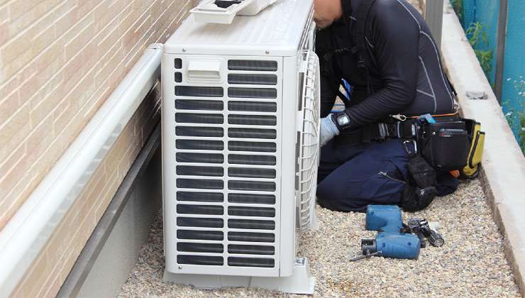 Attenzione al montaggio dei condizionatori: rischi la multa