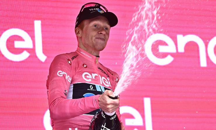 Andreas Leknessund in Maglia rosa