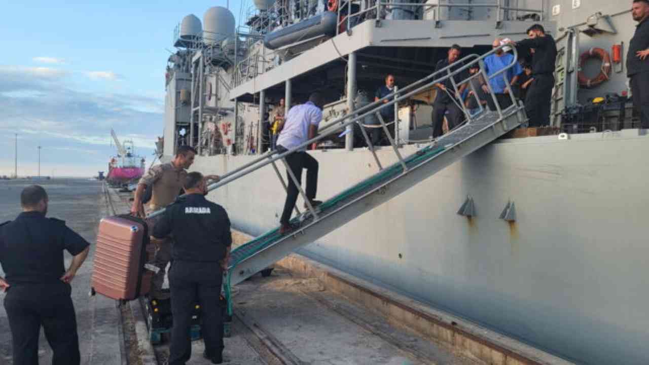 Evacuati 162 cittadini dal Sudan