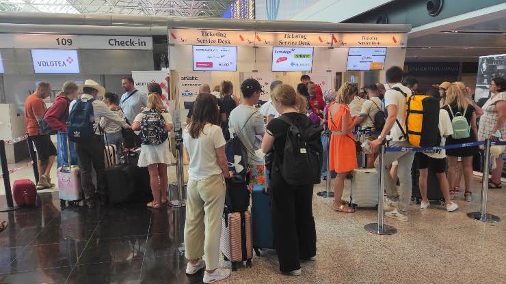 Fiumicino, code al Gate
