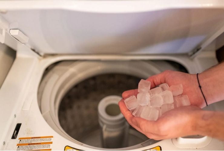 La technique dei cubetti di ghiaccio in lavatrice