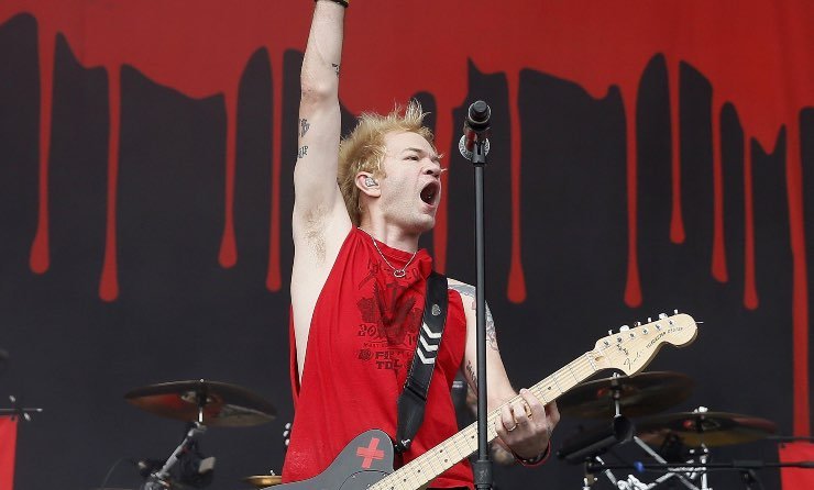 Il frontman dei Sum 41 Deryck Whibley
