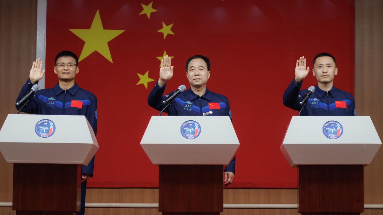 Jing Haipeng, Zhu Yangzhu e Gui Haichao.