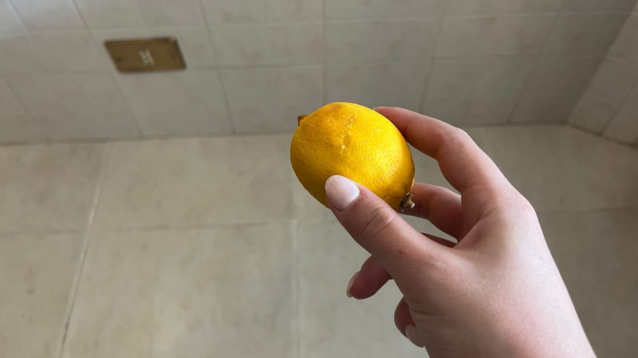 Limone sul pavimento