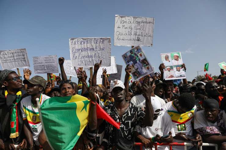 Manifestanti a Dakar