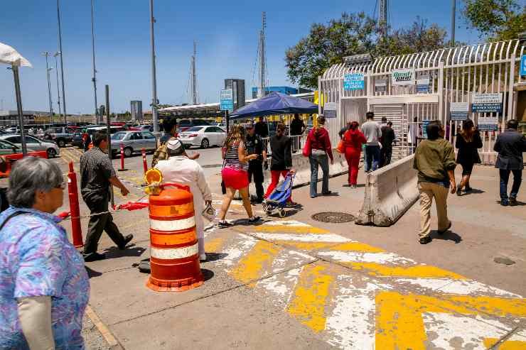 Migranti al confine tra USA e Messico