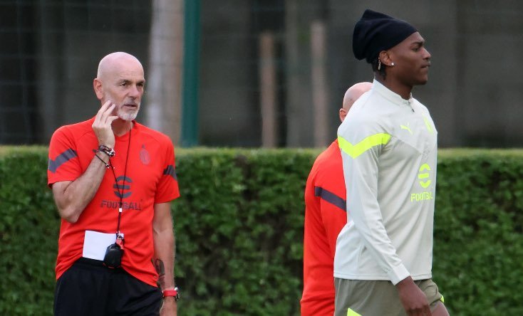 Milanello, Stefano Pioli e Rafael Leao