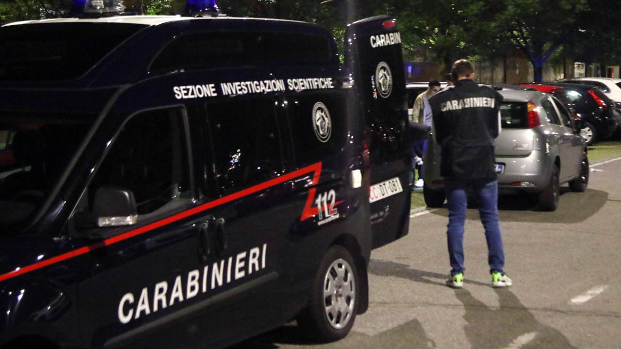 Milano, auto dei carabinieri