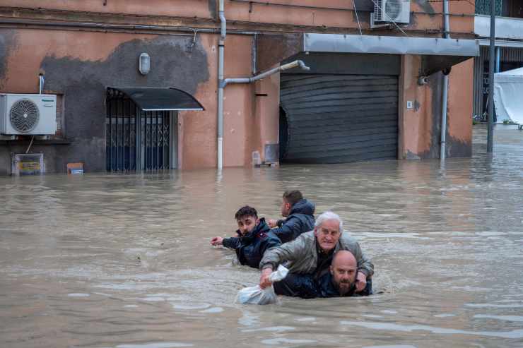 Persone tratte in salvo dall'acqua